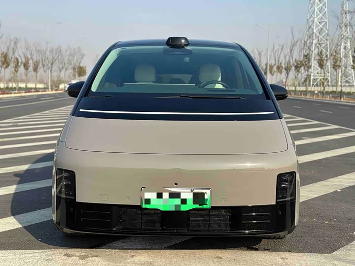 Фото 1 - LiXiang Mega