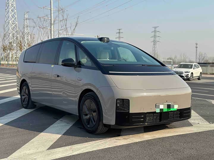 Фото 2 - LiXiang Mega