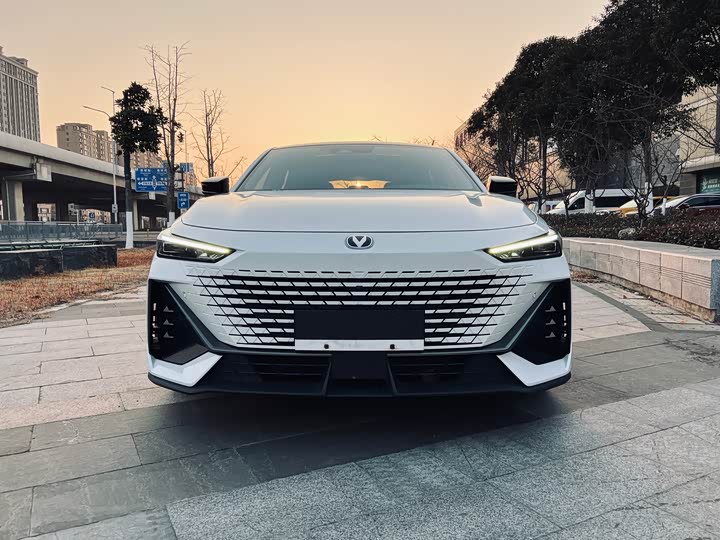 Фото 2 - Changan UNI-V