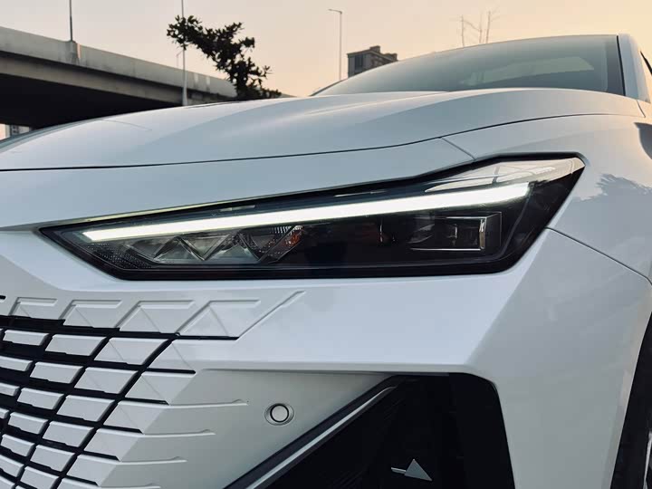 Фото 4 - Changan UNI-V