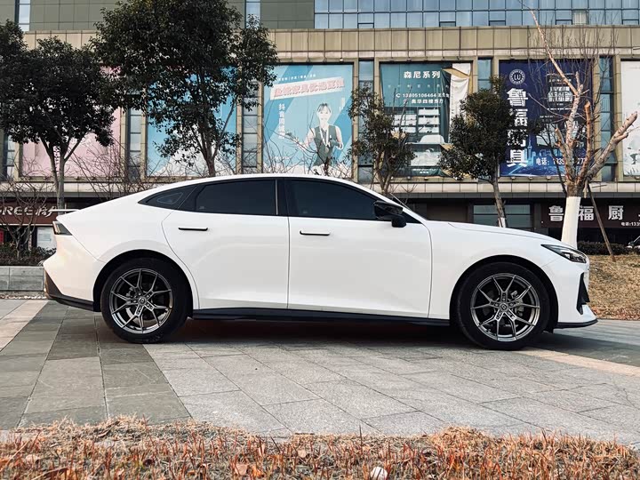 Фото 7 - Changan UNI-V