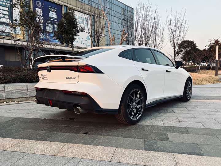 Фото 9 - Changan UNI-V