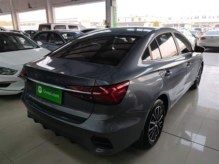 Фото 7 - Roewe i5