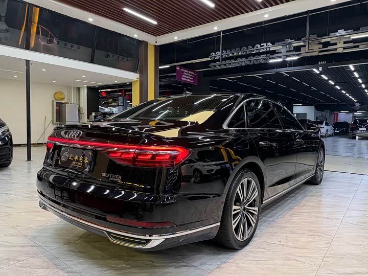 Фото 4 - Audi A8