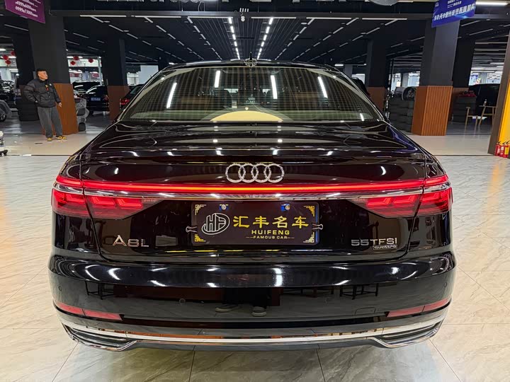 Фото 5 - Audi A8