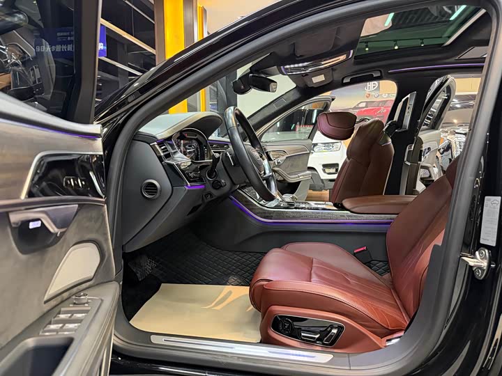 Фото 7 - Audi A8