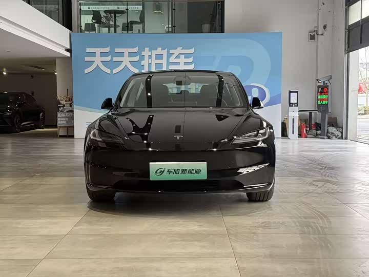 Фото 2 - Tesla Model 3