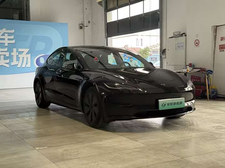 Фото 3 - Tesla Model 3