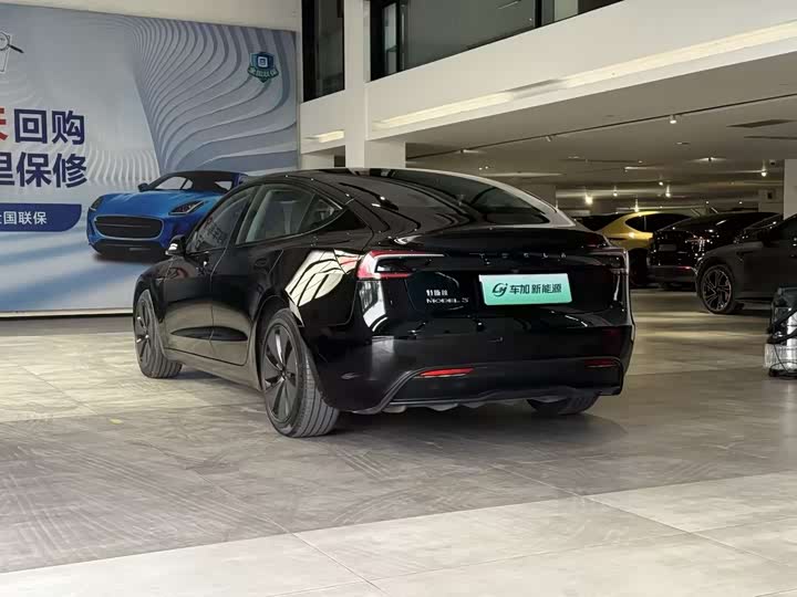 Фото 4 - Tesla Model 3