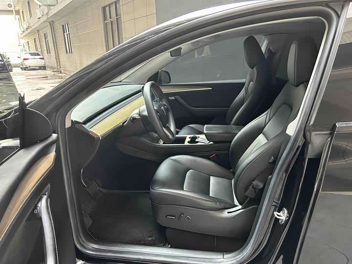 Фото 6 - Tesla Model Y