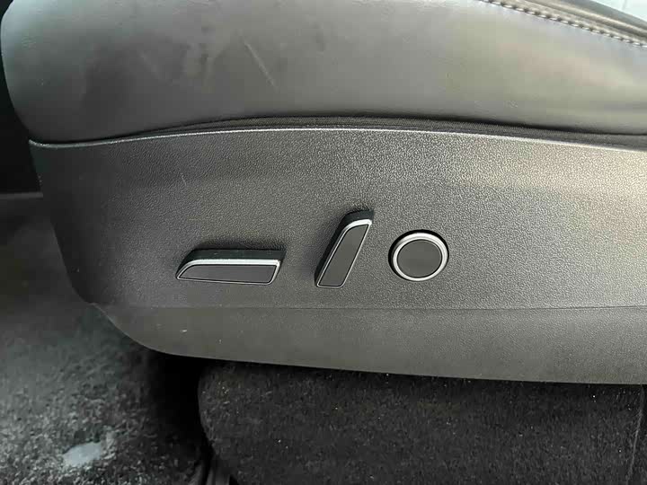 Фото 8 - Tesla Model Y