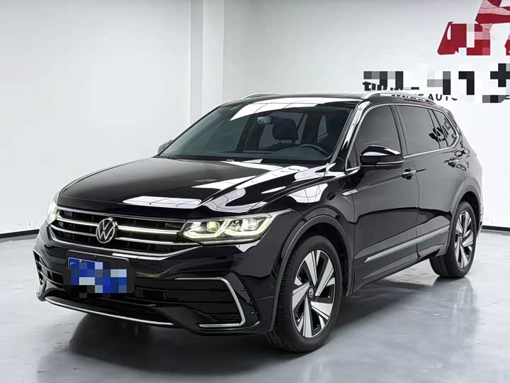 Фото 1 - Volkswagen Tiguan L Pro