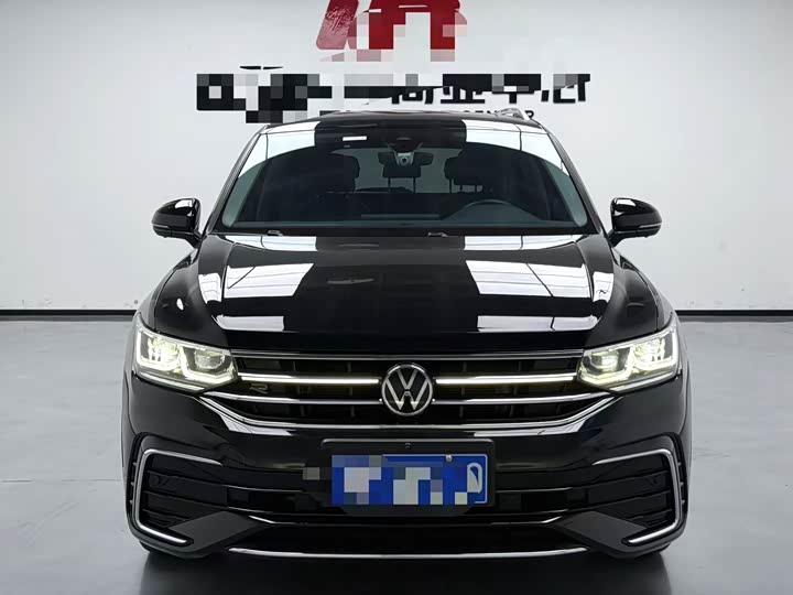 Фото 2 - Volkswagen Tiguan L Pro