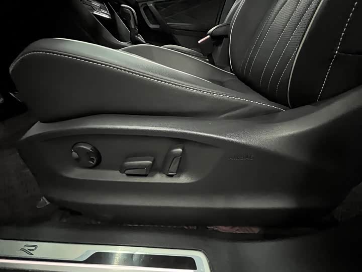 Фото 6 - Volkswagen Tiguan L Pro