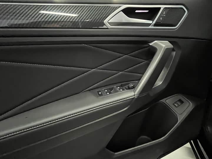 Фото 7 - Volkswagen Tiguan L Pro