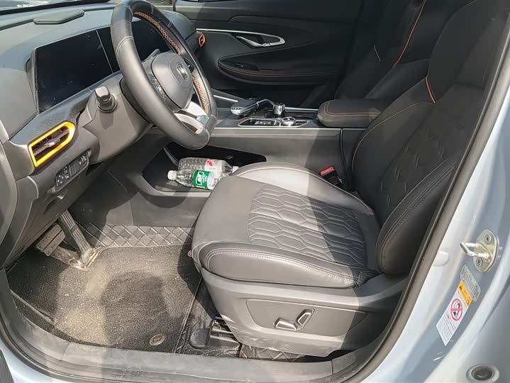 Фото 9 - Changan UNI-T