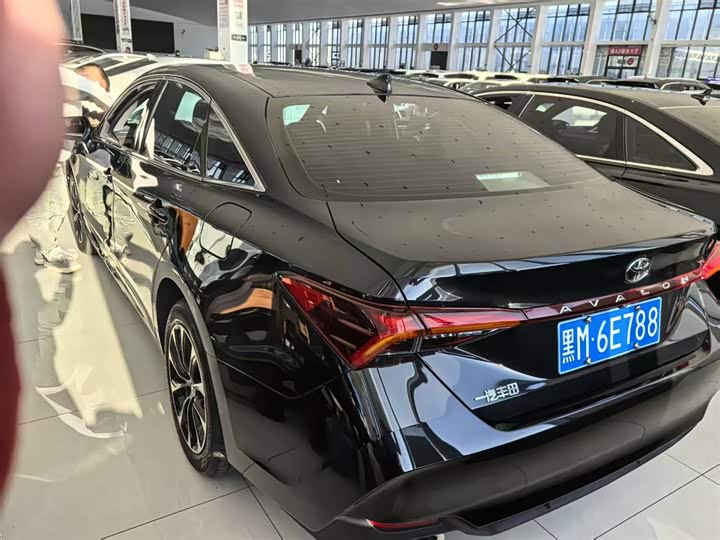 Фото 2 - Toyota Avalon