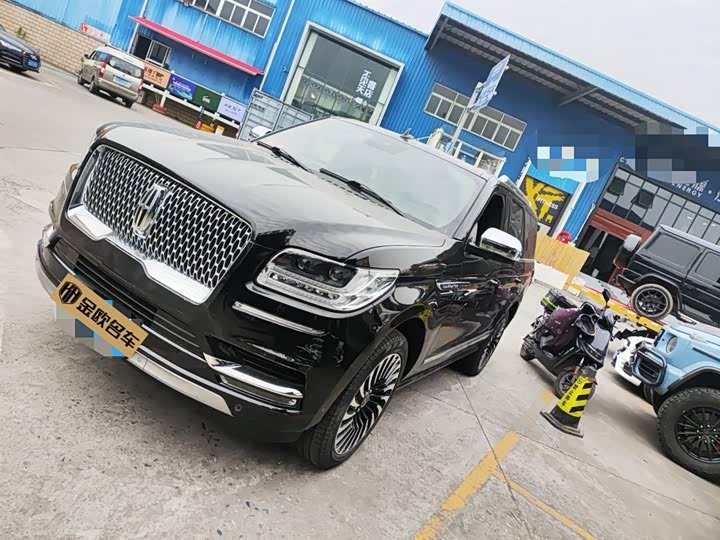 Фото 1 - Lincoln Navigator