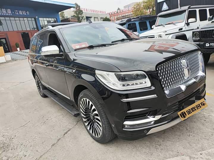 Фото 2 - Lincoln Navigator