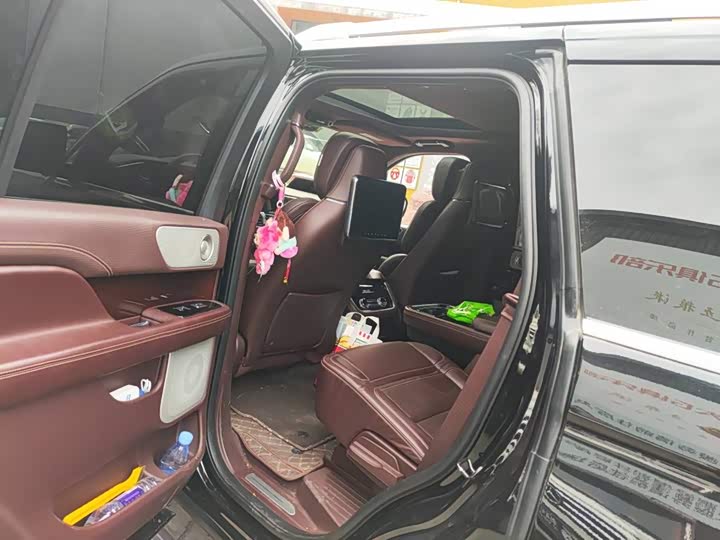 Фото 6 - Lincoln Navigator