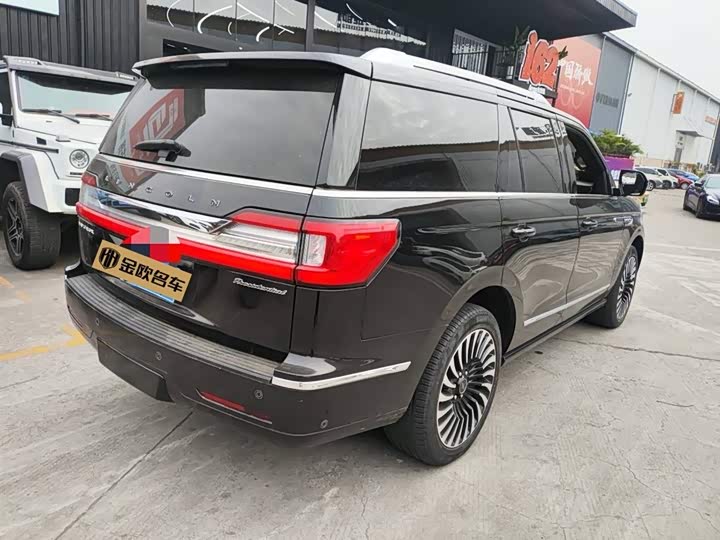 Фото 9 - Lincoln Navigator