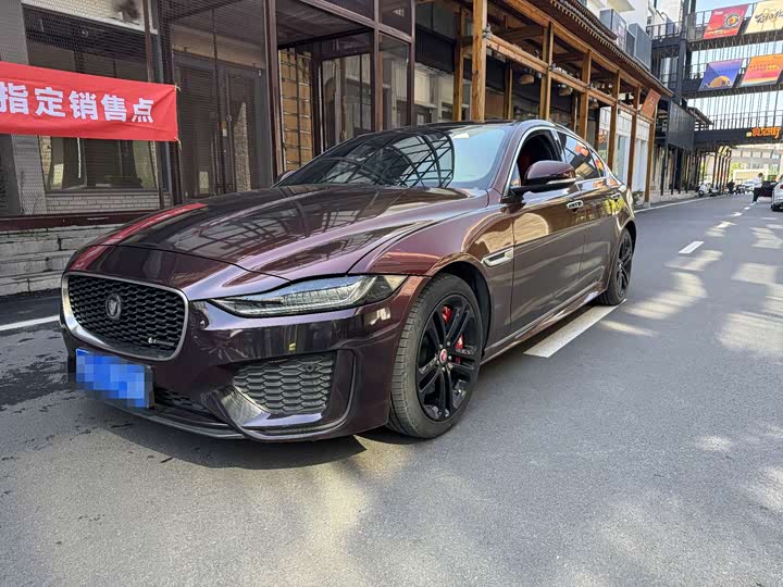 Фото 1 - Jaguar XE L