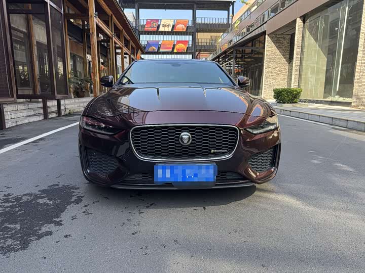 Фото 2 - Jaguar XE L