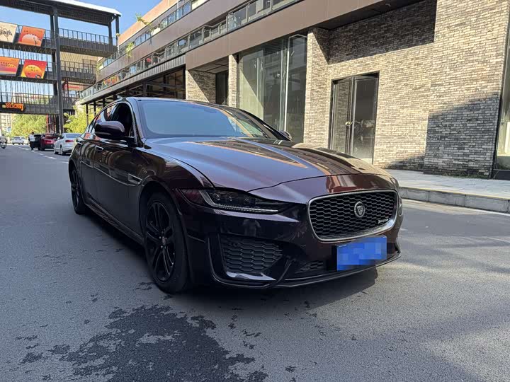 Фото 3 - Jaguar XE L