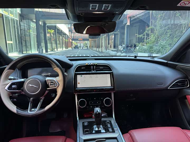 Фото 5 - Jaguar XE L