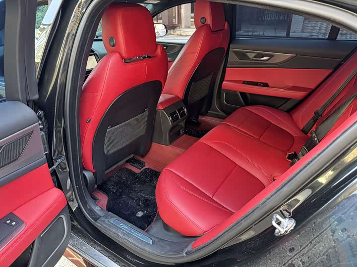 Фото 6 - Jaguar XE L