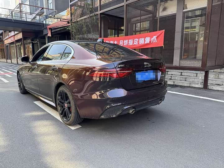 Фото 7 - Jaguar XE L