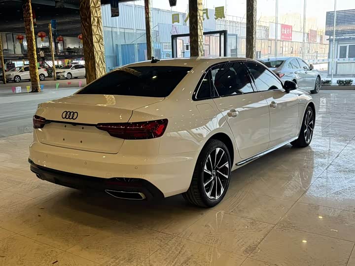 Фото 4 - Audi A4L