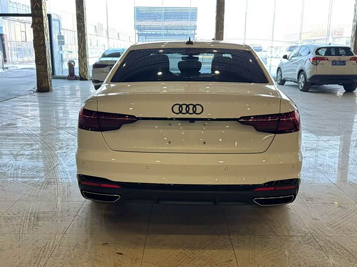 Фото 5 - Audi A4L