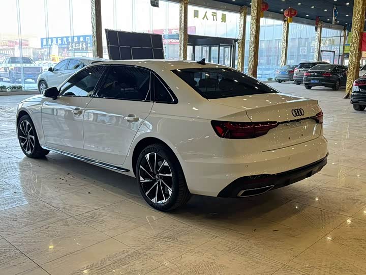 Фото 6 - Audi A4L