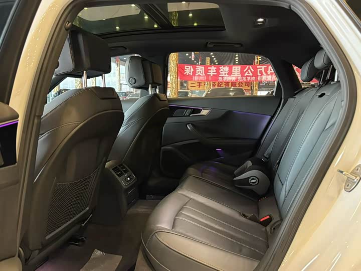 Фото 8 - Audi A4L