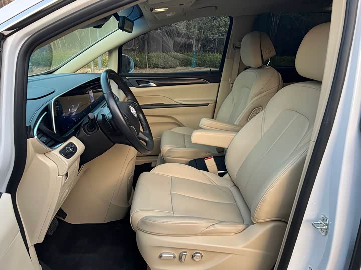 Фото 5 - Buick GL8 ES