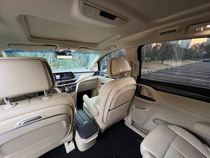 Фото 9 - Buick GL8 ES