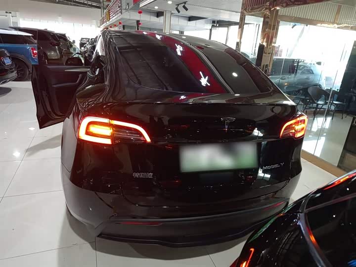 Фото 6 - Tesla Model Y
