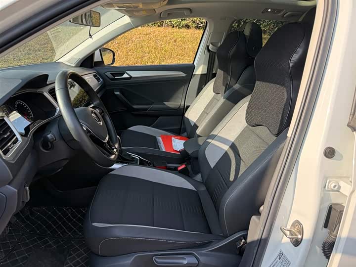 Фото 8 - Volkswagen T-Roc