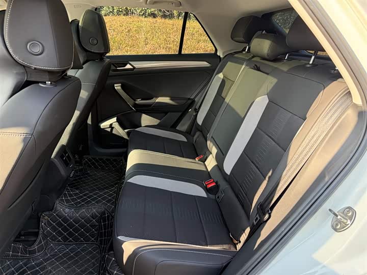 Фото 9 - Volkswagen T-Roc