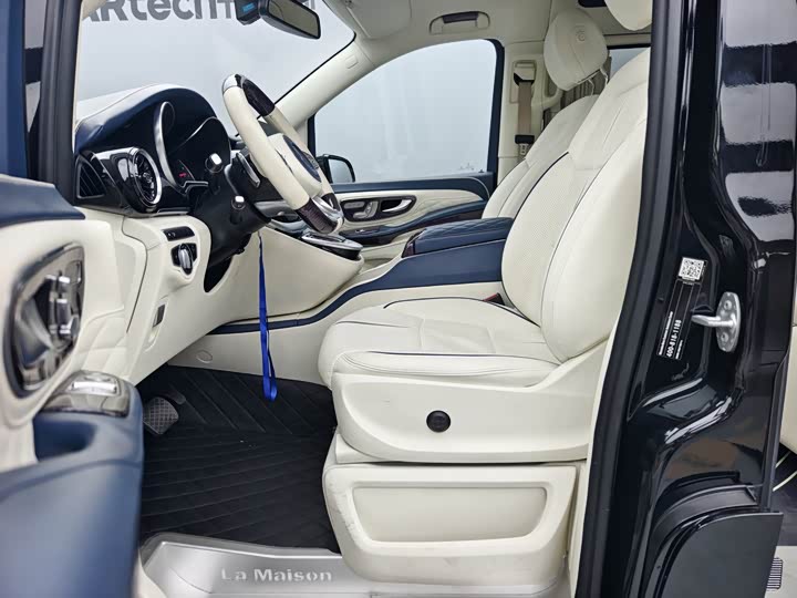 Фото 8 - Mercedes-Benz V-Class
