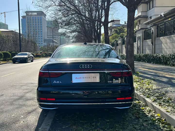 Фото 3 - Audi A8