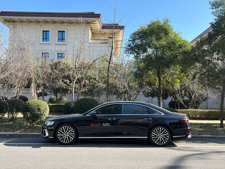Фото 5 - Audi A8