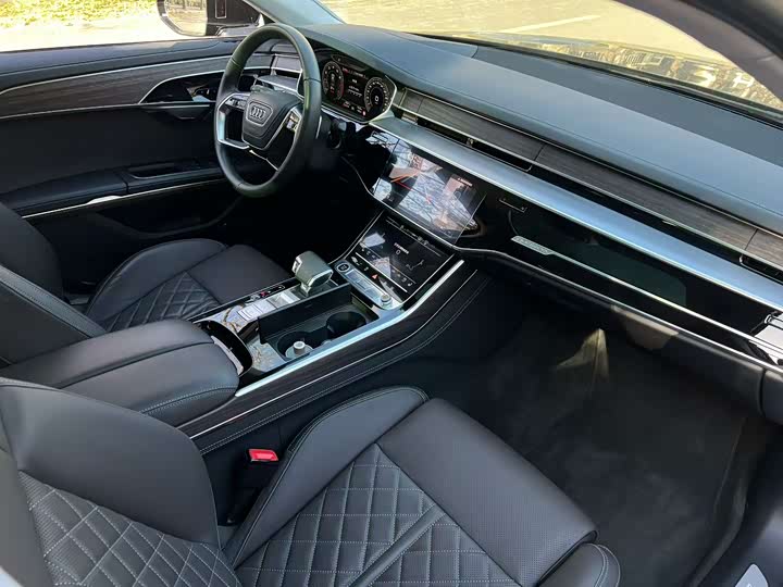Фото 6 - Audi A8