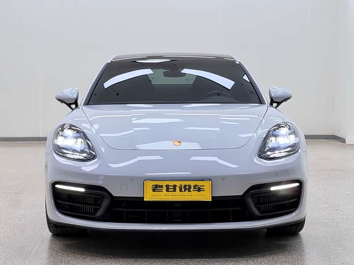 Фото 2 - Porsche Panamera