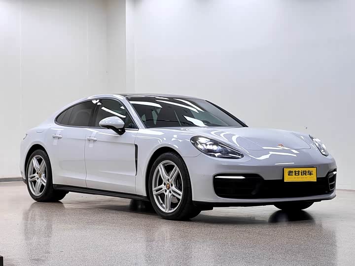 Фото 3 - Porsche Panamera