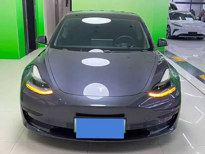 Фото 2 - Tesla Model 3