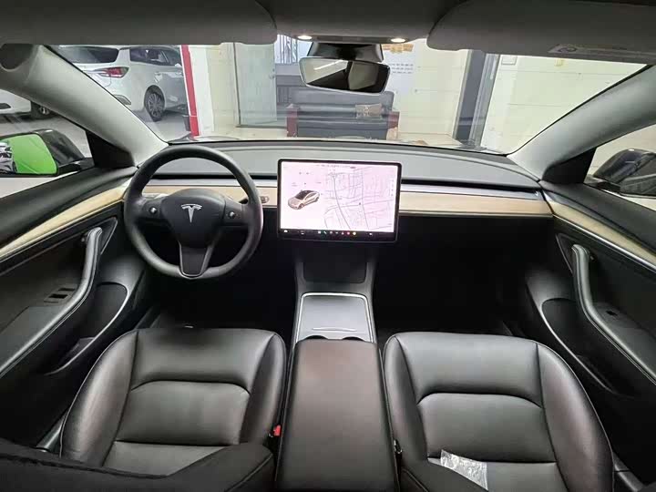 Фото 3 - Tesla Model 3