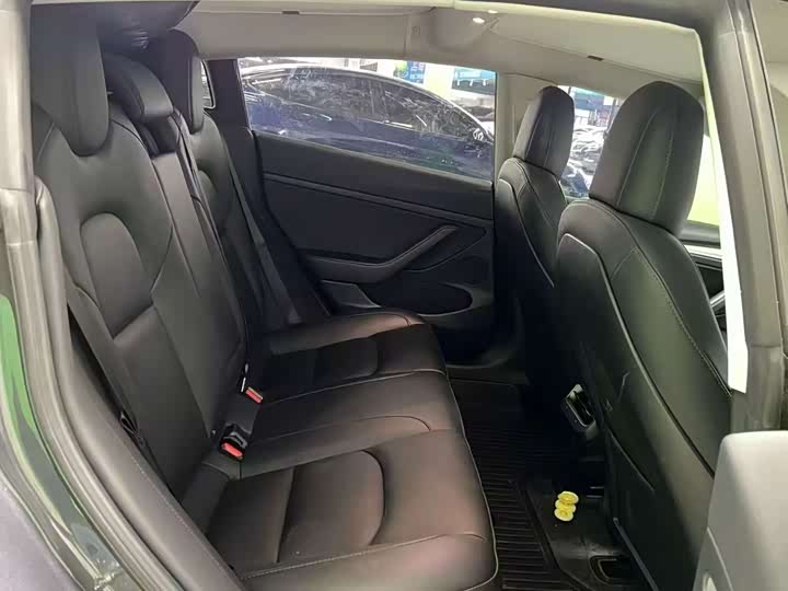 Фото 4 - Tesla Model 3