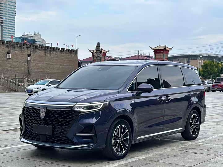 Фото 1 - Roewe iMax 8